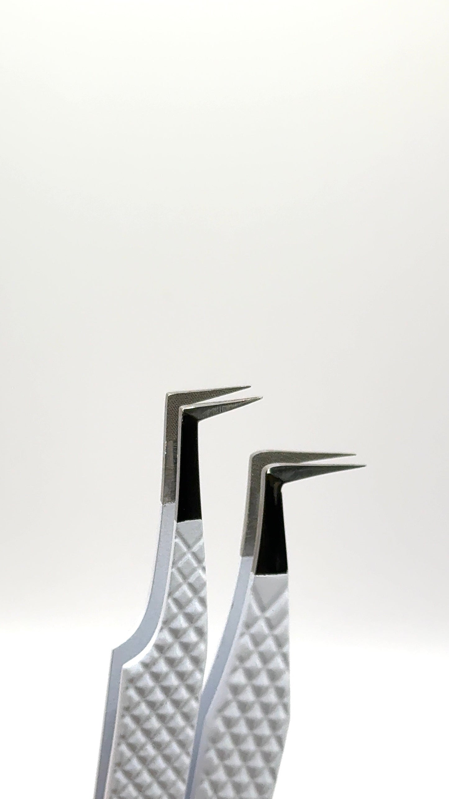 Chic White Fiber-Tip Tweezers