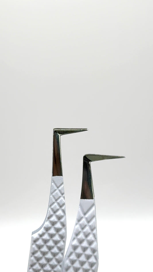 Chic White Fiber-Tip Tweezers